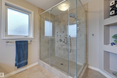 20645 93A Avenue, Edmonton, AB - Indoor Photo Showing Bathroom