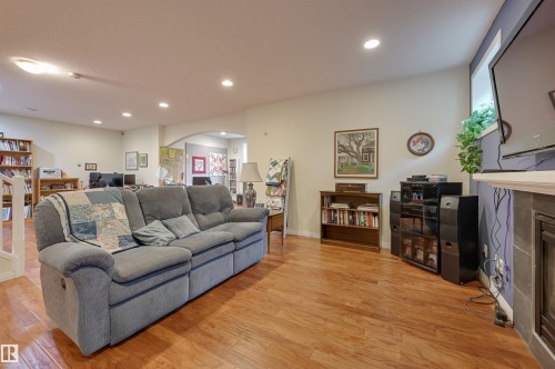 20645 93A Avenue, Edmonton, AB - Indoor Photo Showing Living Room