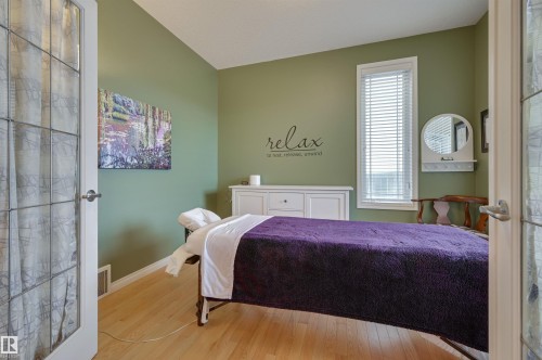 20645 93A Avenue, Edmonton, AB - Indoor Photo Showing Bedroom