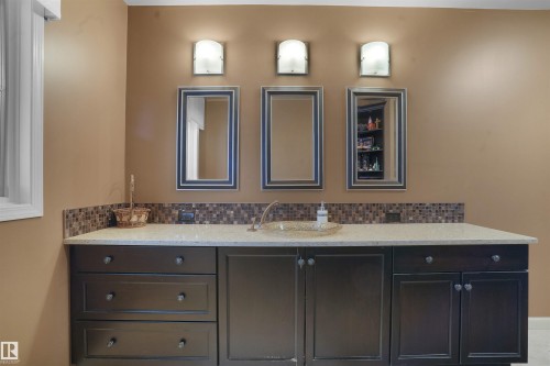 10815 Bearspaw Dr E Nw, Edmonton, AB - Indoor Photo Showing Bathroom