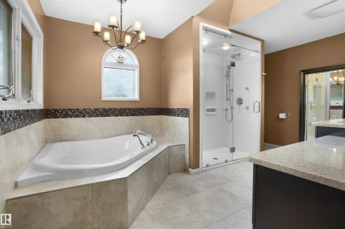 10815 Bearspaw Dr E Nw, Edmonton, AB - Indoor Photo Showing Bathroom
