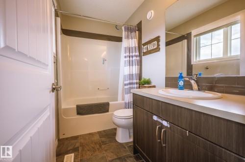 1245 Mcconachie Boulevard, Edmonton, AB - Indoor Photo Showing Bathroom