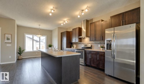 194 Allard Link, Edmonton, AB - Indoor Photo Showing Kitchen With Upgraded Kitchen