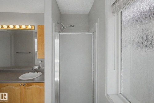 3505 Mclean Crescent, Edmonton, AB - Indoor Photo Showing Bathroom