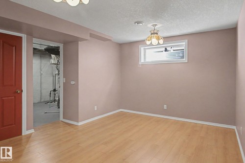 3505 Mclean Crescent, Edmonton, AB - Indoor Photo Showing Other Room