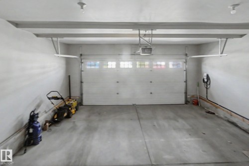 3505 Mclean Crescent, Edmonton, AB - Indoor Photo Showing Garage
