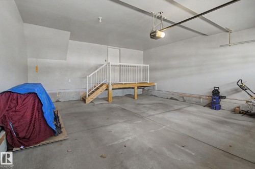 3505 Mclean Crescent, Edmonton, AB - Indoor Photo Showing Garage