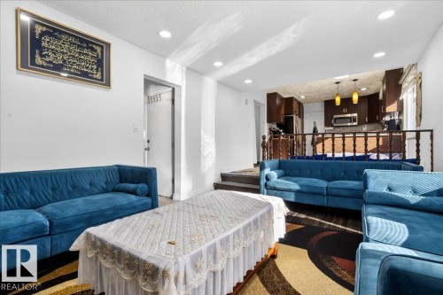 15815 124 Street, Edmonton, AB - Indoor Photo Showing Living Room