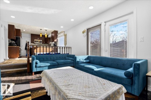 15815 124 Street, Edmonton, AB - Indoor Photo Showing Living Room