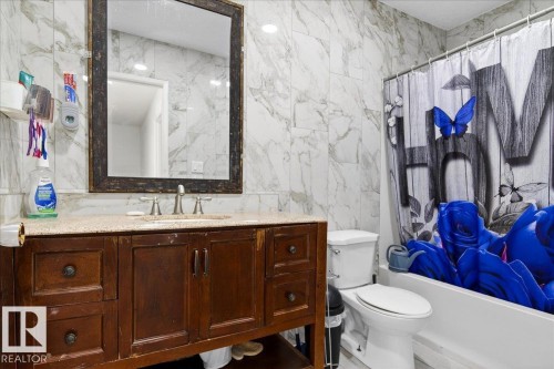 15815 124 Street, Edmonton, AB - Indoor Photo Showing Bathroom