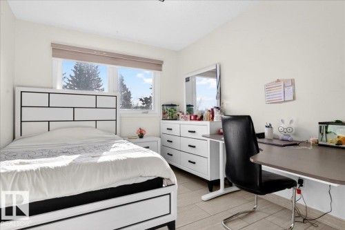 15815 124 Street, Edmonton, AB - Indoor Photo Showing Bedroom