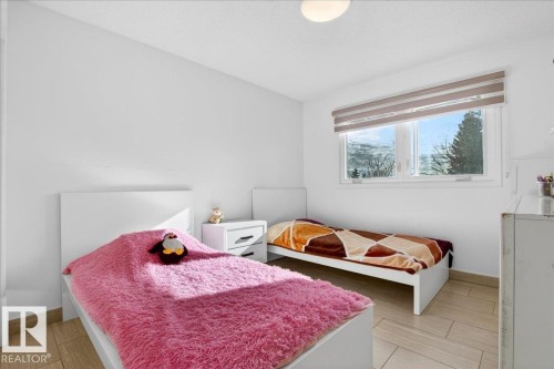 15815 124 Street, Edmonton, AB - Indoor Photo Showing Bedroom