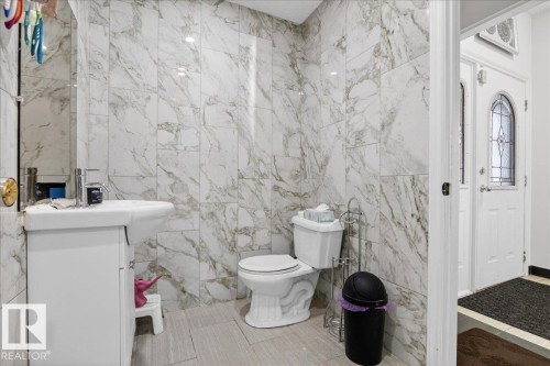 15815 124 Street, Edmonton, AB - Indoor Photo Showing Bathroom