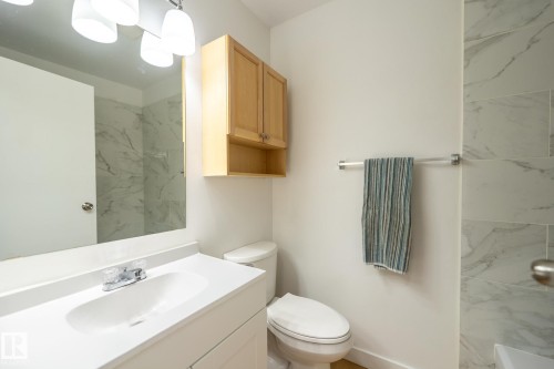 744 Saddleback Road, Edmonton, AB - Indoor Photo Showing Bathroom