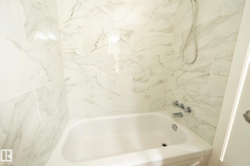 744 Saddleback Road, Edmonton, AB - Indoor Photo Showing Bathroom