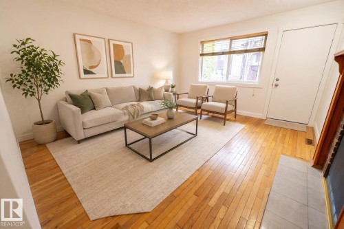 744 Saddleback Road, Edmonton, AB - Indoor Photo Showing Living Room