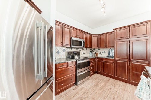 17808 109 Street Nw, Edmonton, AB - Indoor Photo Showing Kitchen