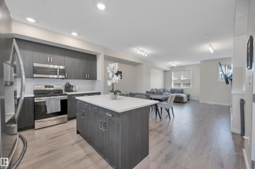 122 655 Watt Boulevard, Edmonton, AB - Indoor Photo Showing Kitchen With Upgraded Kitchen