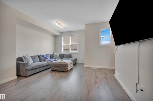 122 655 Watt Boulevard, Edmonton, AB - Indoor Photo Showing Living Room