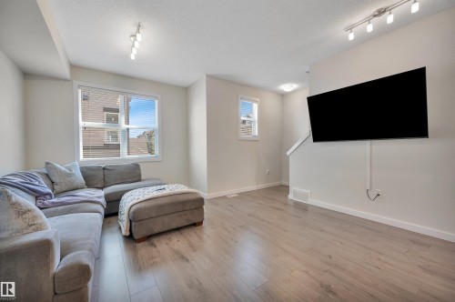 122 655 Watt Boulevard, Edmonton, AB - Indoor Photo Showing Living Room