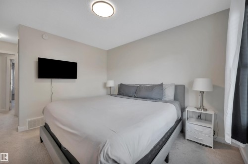 122 655 Watt Boulevard, Edmonton, AB - Indoor Photo Showing Bedroom