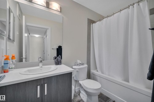 122 655 Watt Boulevard, Edmonton, AB - Indoor Photo Showing Bathroom