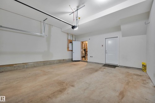 122 655 Watt Boulevard, Edmonton, AB - Indoor Photo Showing Garage