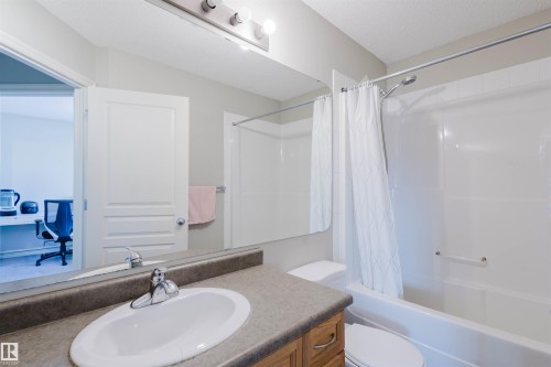 3534 Mclean Crescent, Edmonton, AB - Indoor Photo Showing Bathroom