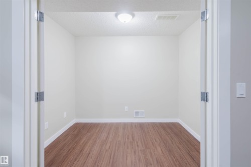 3534 Mclean Crescent, Edmonton, AB - Indoor Photo Showing Other Room