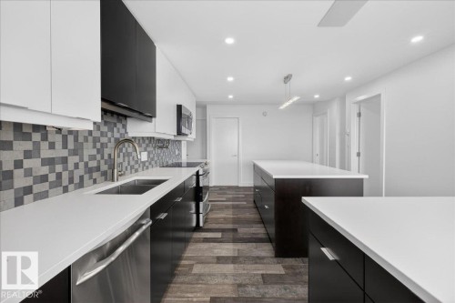 1806 9835 113 Street, Edmonton, AB - Indoor Photo Showing Kitchen With Double Sink With Upgraded Kitchen