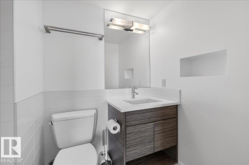 1806 9835 113 Street, Edmonton, AB - Indoor Photo Showing Bathroom