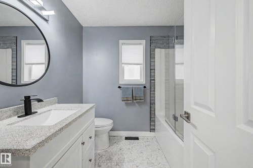 2056 Brennan Crescent, Edmonton, AB - Indoor Photo Showing Bathroom