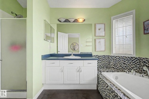 2056 Brennan Crescent, Edmonton, AB - Indoor Photo Showing Bathroom