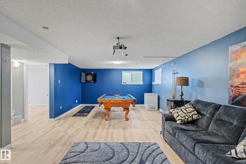 2056 Brennan Crescent, Edmonton, AB - Indoor Photo Showing Living Room