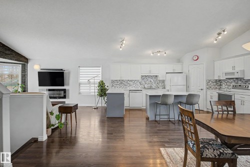 2056 Brennan Crescent, Edmonton, AB - Indoor