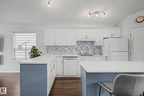 2056 Brennan Crescent, Edmonton, AB - Indoor Photo Showing Kitchen With Upgraded Kitchen