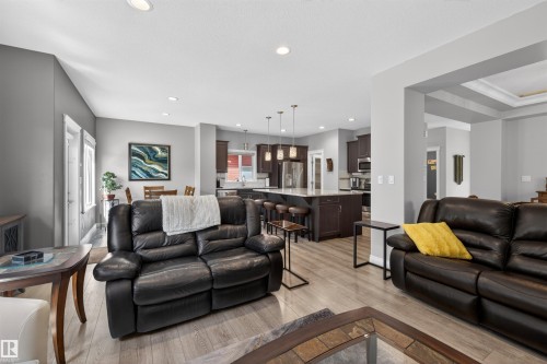 3353 Hilton Crescent, Edmonton, AB - Indoor Photo Showing Living Room
