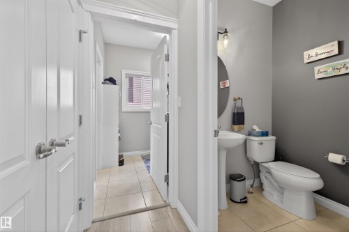 3353 Hilton Crescent, Edmonton, AB - Indoor Photo Showing Bathroom