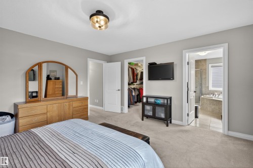 3353 Hilton Crescent, Edmonton, AB - Indoor Photo Showing Bedroom