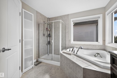 3353 Hilton Crescent, Edmonton, AB - Indoor Photo Showing Bathroom