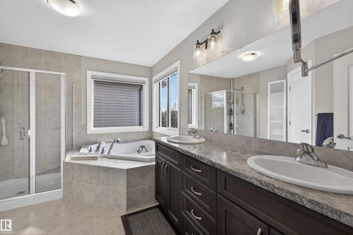 3353 Hilton Crescent, Edmonton, AB - Indoor Photo Showing Bathroom