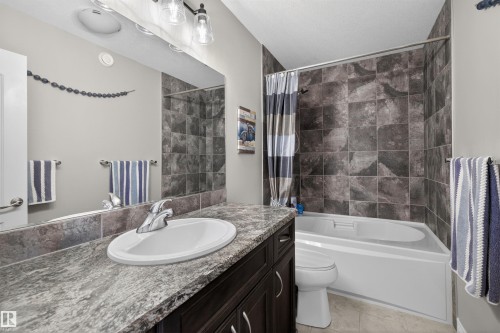 3353 Hilton Crescent, Edmonton, AB - Indoor Photo Showing Bathroom