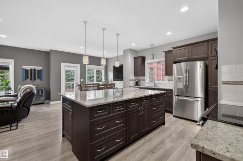 3353 Hilton Crescent, Edmonton, AB - Indoor Photo Showing Kitchen With Upgraded Kitchen