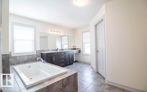 13855 143 Avenue, Edmonton, AB - Indoor Photo Showing Bathroom