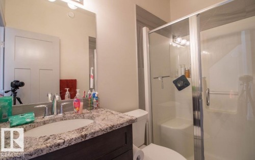 13855 143 Avenue, Edmonton, AB - Indoor Photo Showing Bathroom