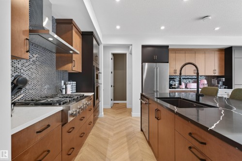 9 Nettle Crescent, St. Albert, AB - Indoor Photo Showing Kitchen With Upgraded Kitchen