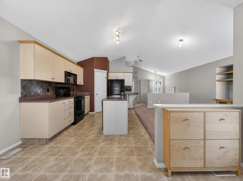 7912 10 Avenue, Edmonton, AB - Indoor Photo Showing Kitchen