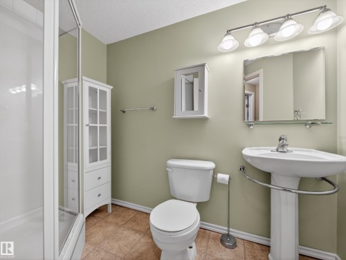 7912 10 Avenue, Edmonton, AB - Indoor Photo Showing Bathroom