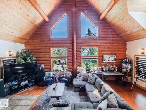 213 Lakeshore Drive, Rural Athabasca County, AB - Indoor Photo Showing Living Room