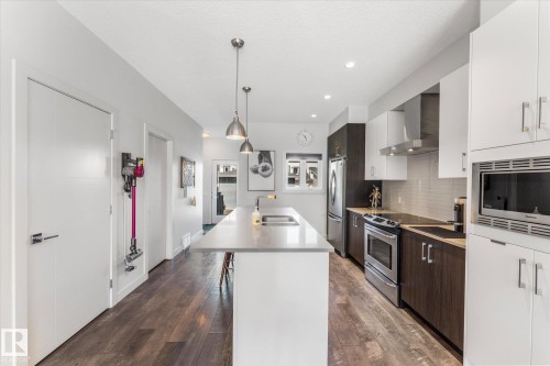 21 Kenton Way, Spruce Grove, AB - Indoor Photo Showing Kitchen With Upgraded Kitchen